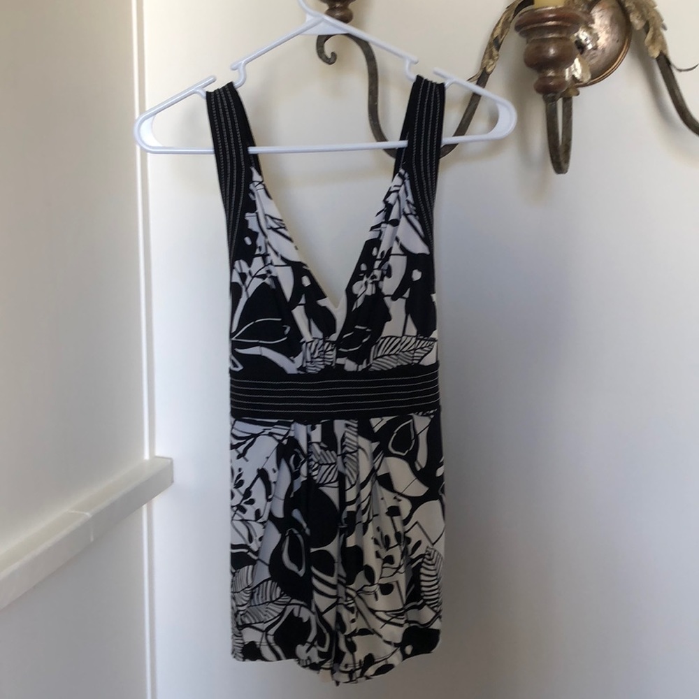 BCBG Maxazria black & white sleeveless top
